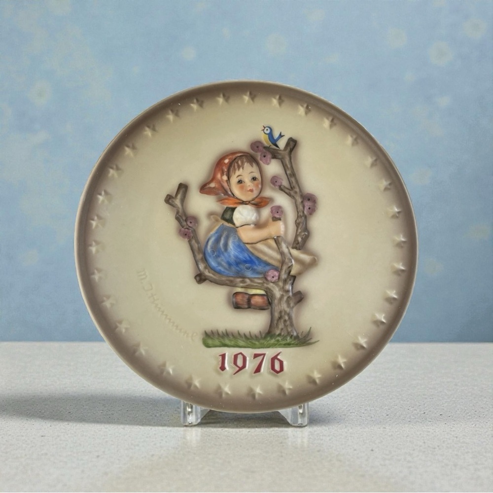 Vtg 1976 M.J. Hummel Annual Plate Spring Girl In A Tree Original Box Insert 7.5"